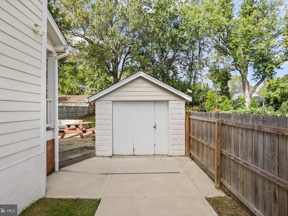 20 Sunset Drive, Alexandria VA 22301