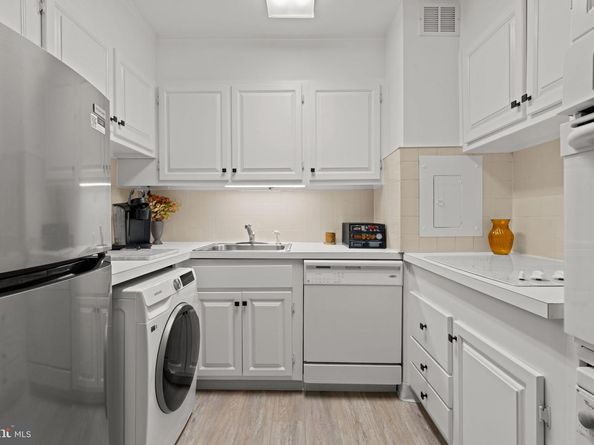 1900 John F Kennedy Boulevard 822, Philadelphia PA 19103