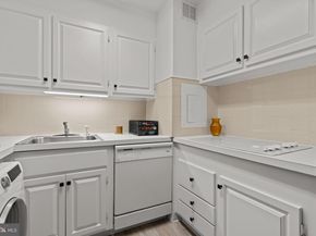 1900 John F Kennedy Boulevard 822, Philadelphia PA 19103