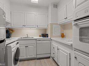 1900 John F Kennedy Boulevard 822, Philadelphia PA 19103