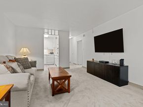 1900 John F Kennedy Boulevard 822, Philadelphia PA 19103