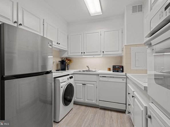 1900 John F Kennedy Boulevard 822, Philadelphia PA 19103