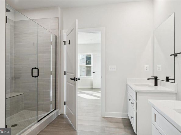 12850 Mosaic Park Way 2A, Herndon VA 20171