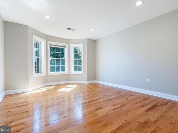 1060 Welsh Road, Philadelphia PA 19115