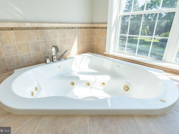 1060 Welsh Road, Philadelphia PA 19115