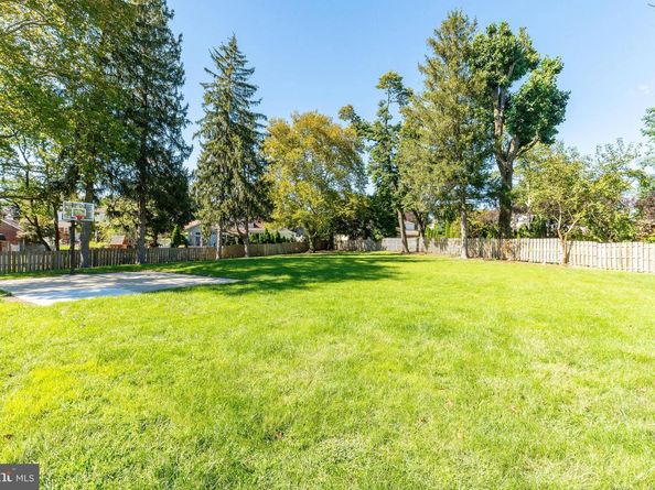 1060 Welsh Road, Philadelphia PA 19115