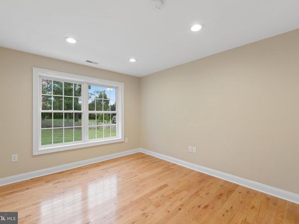 1060 Welsh Road, Philadelphia PA 19115