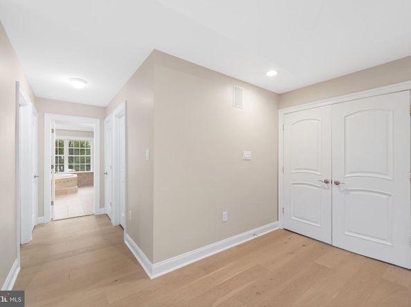 1060 Welsh Road, Philadelphia PA 19115