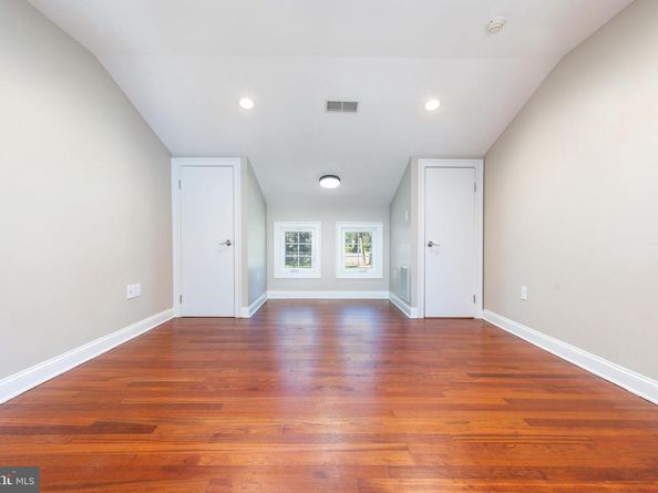 1060 Welsh Road, Philadelphia PA 19115