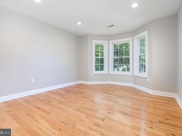 1060 Welsh Road, Philadelphia PA 19115