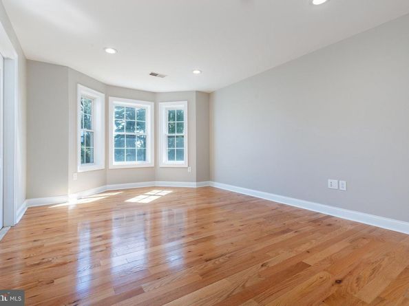 1060 Welsh Road, Philadelphia PA 19115