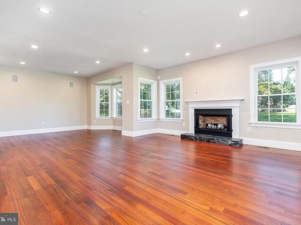 1060 Welsh Road, Philadelphia PA 19115