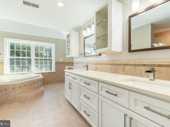 1060 Welsh Road, Philadelphia PA 19115