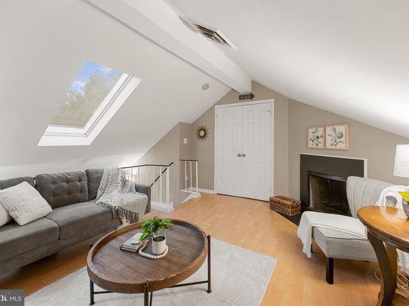 1403 E Abingdon Drive 6, Alexandria VA 22314
