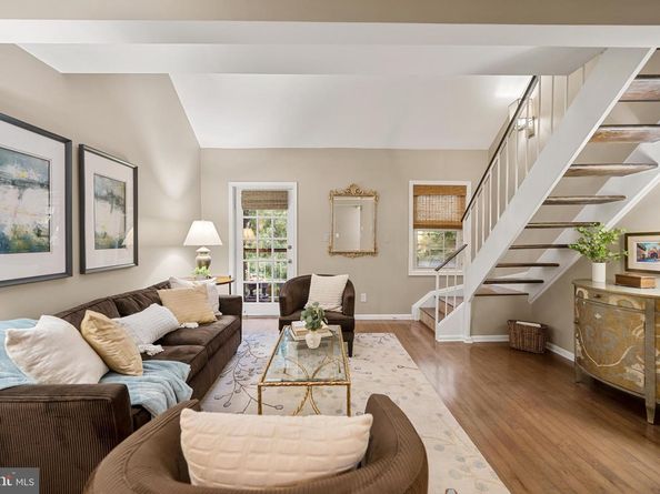 1403 E Abingdon Drive 6, Alexandria VA 22314