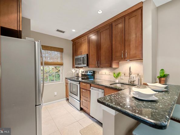 1403 E Abingdon Drive 6, Alexandria VA 22314