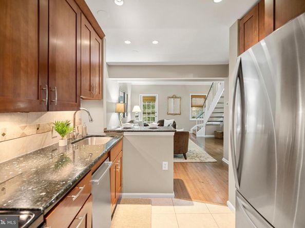 1403 E Abingdon Drive 6, Alexandria VA 22314