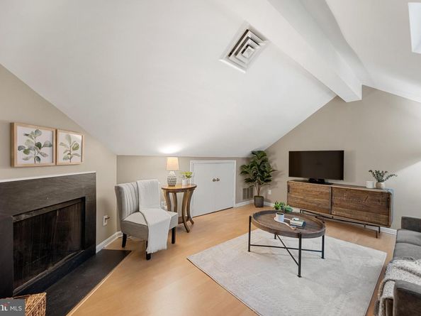 1403 E Abingdon Drive 6, Alexandria VA 22314