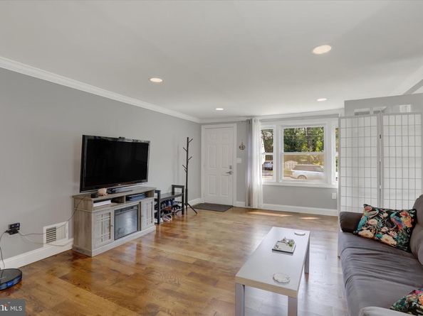 331 N Lafayette Avenue, Morrisville PA 19067