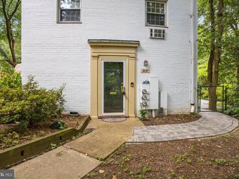 3237 Ravensworth Place