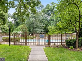 3237 Ravensworth Place, Alexandria VA 22302