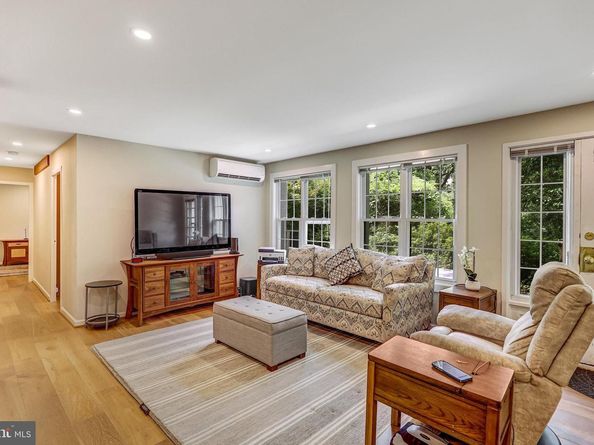 3237 Ravensworth Place, Alexandria VA 22302