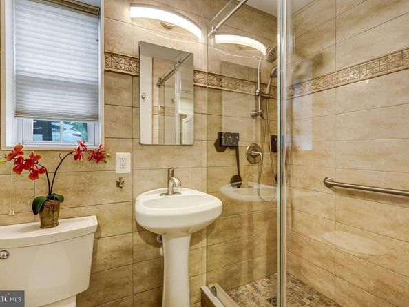 3237 Ravensworth Place, Alexandria VA 22302