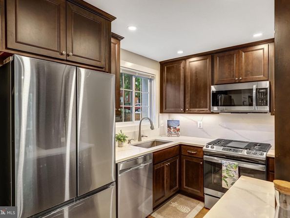 3237 Ravensworth Place, Alexandria VA 22302