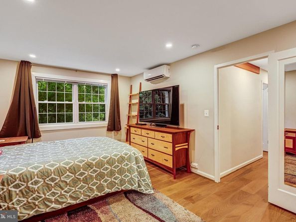 3237 Ravensworth Place, Alexandria VA 22302