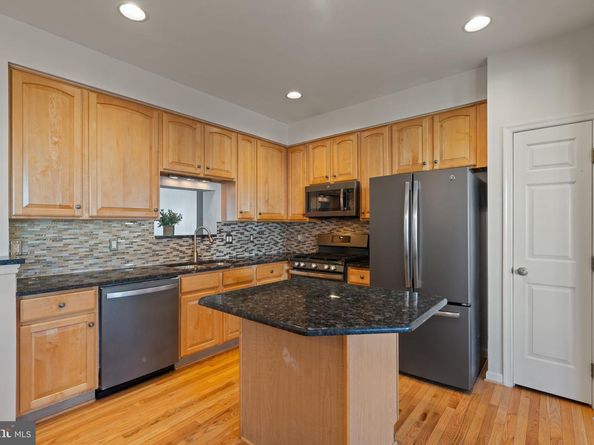 47464 Sharpskin Island Square, Sterling VA 20165