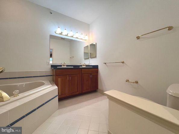 719 S Settlers Circle, Warrington PA 18976