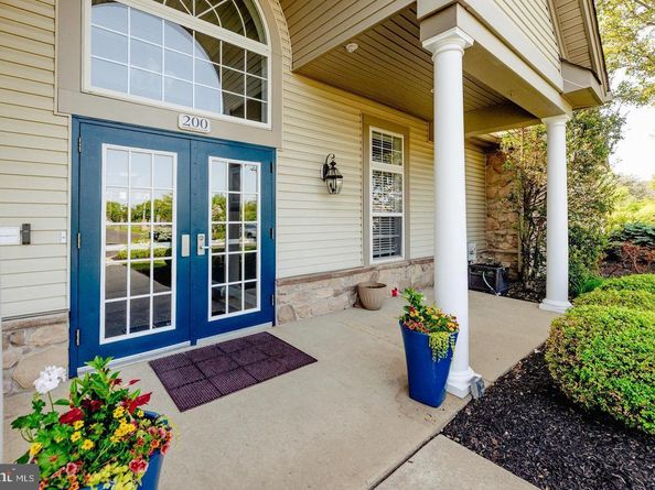 719 S Settlers Circle, Warrington PA 18976