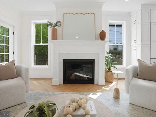 2105 Commonwealth Avenue, Alexandria VA 22301