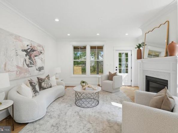 2105 Commonwealth Avenue, Alexandria VA 22301
