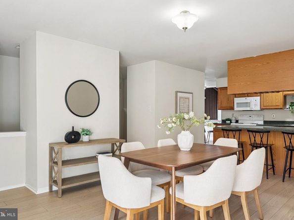 2343 Glade Bank Way, Reston VA 20191