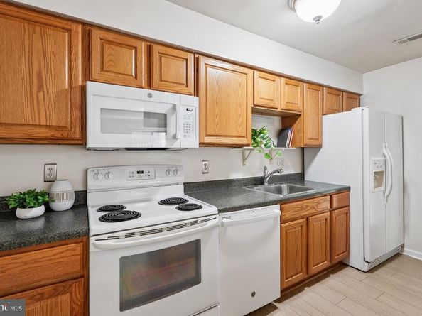 2343 Glade Bank Way, Reston VA 20191