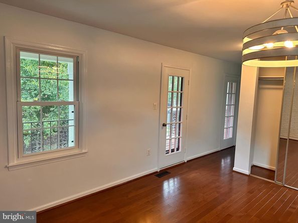 10030 Glencroft Court, Vienna VA 22181