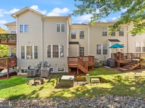 47825 Scotsborough Square 123, Sterling VA 20165