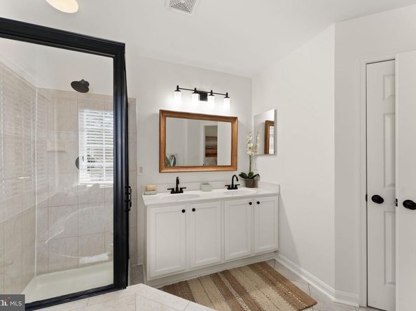 47825 Scotsborough Square 123, Sterling VA 20165