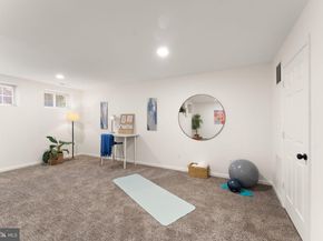 47825 Scotsborough Square 123, Sterling VA 20165
