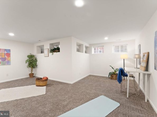 47825 Scotsborough Square 123, Sterling VA 20165