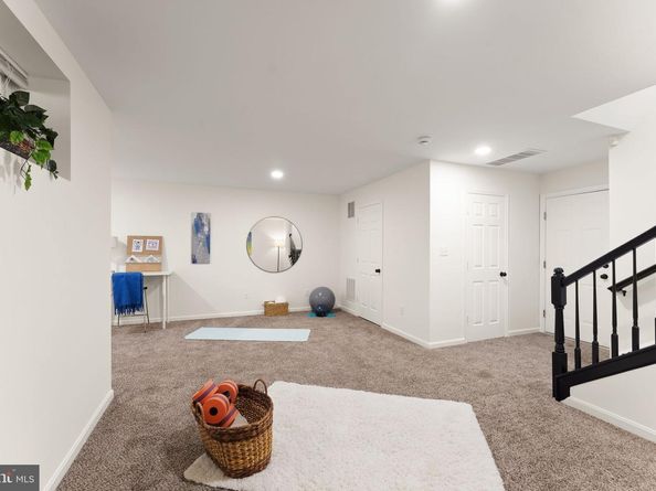 47825 Scotsborough Square 123, Sterling VA 20165