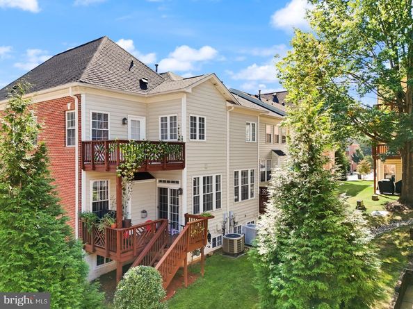 47825 Scotsborough Square 123, Sterling VA 20165