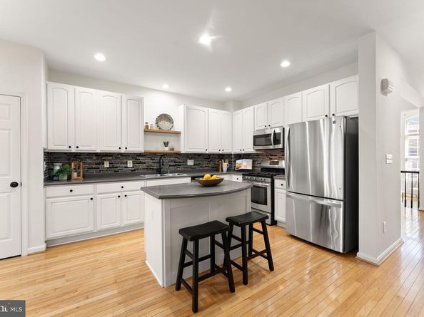 47825 Scotsborough Square 123, Sterling VA 20165