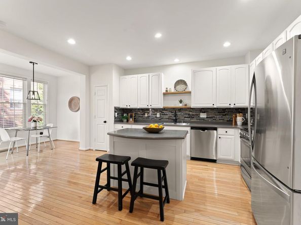 47825 Scotsborough Square 123, Sterling VA 20165
