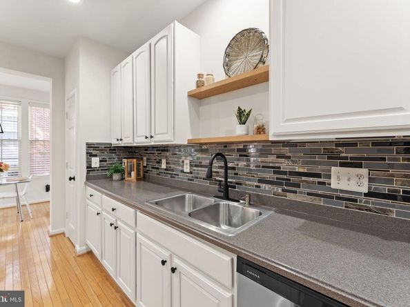 47825 Scotsborough Square 123, Sterling VA 20165