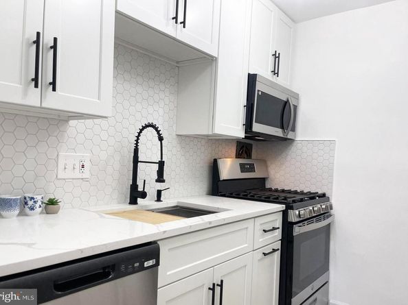 2901 Charing Cross Road 12/8, Falls Church VA 22042