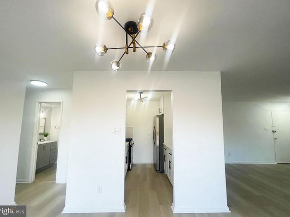 2901 Charing Cross Road 12/8, Falls Church VA 22042