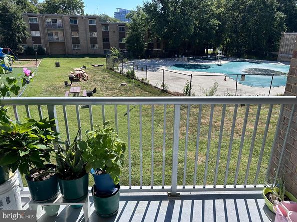 2901 Charing Cross Road 12/8, Falls Church VA 22042