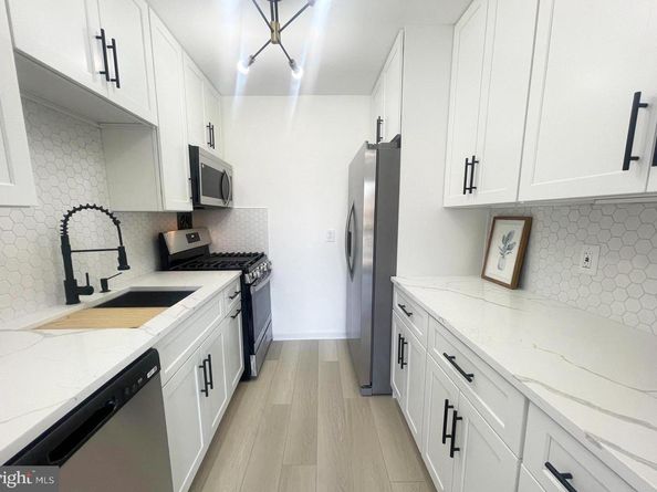 2901 Charing Cross Road 12/8, Falls Church VA 22042